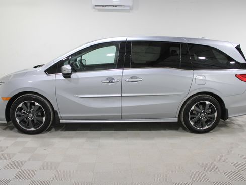 Used 2024 Honda Odyssey Elite image 32