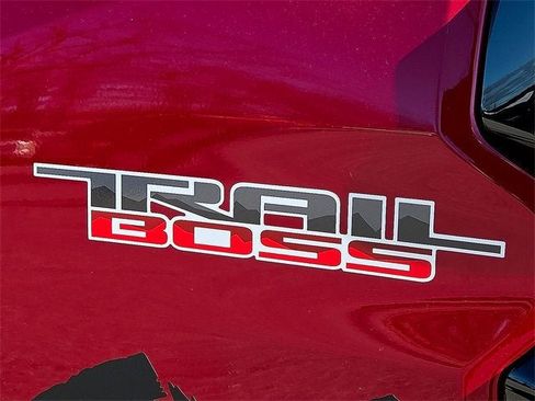 Used 2024 Chevrolet Colorado Trail Boss w/ Technology Package image 12