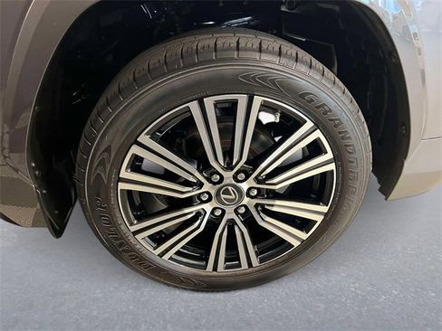 Used 2023 Lexus LX 600 4WD w/ Luxury Package image 8