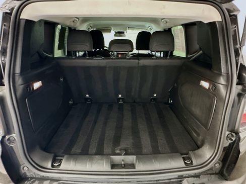 Used 2015 Jeep Renegade Latitude FWD image 30