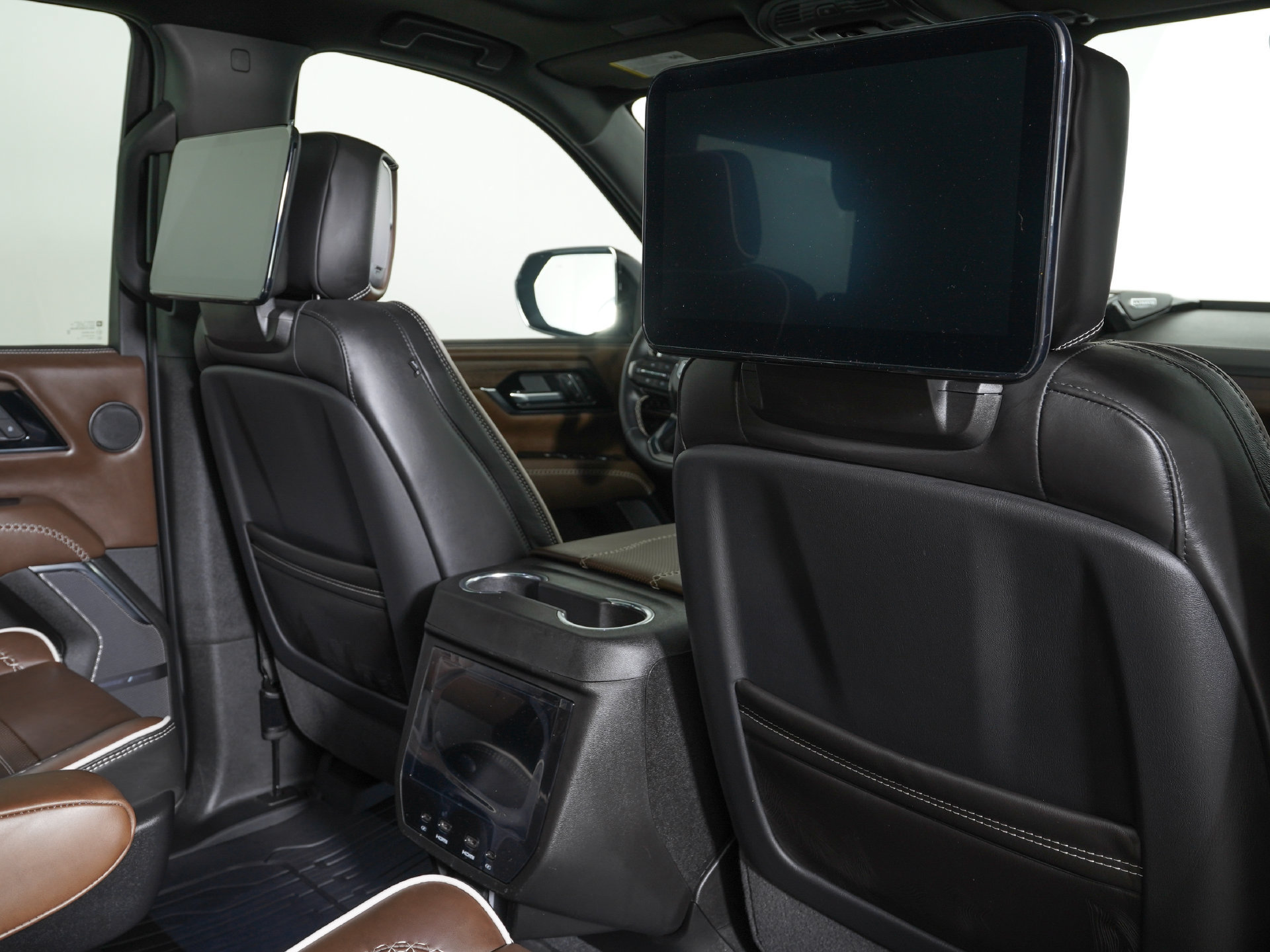 Used 2026 GMC Yukon Denali Ultimate w/ LPO, Floor Liner Package AWD/4WD image 12