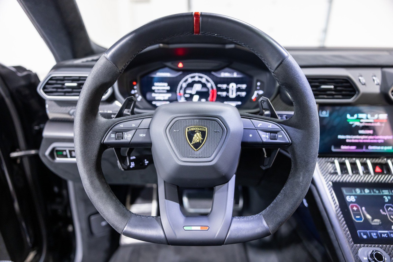 Used 2024 Lamborghini Urus Performante AWD/4WD image 41