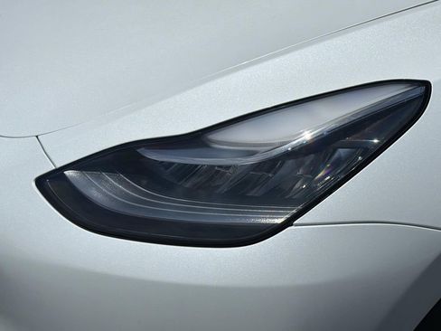 Used 2021 Tesla Model Y Long Range AWD/4WD image 9