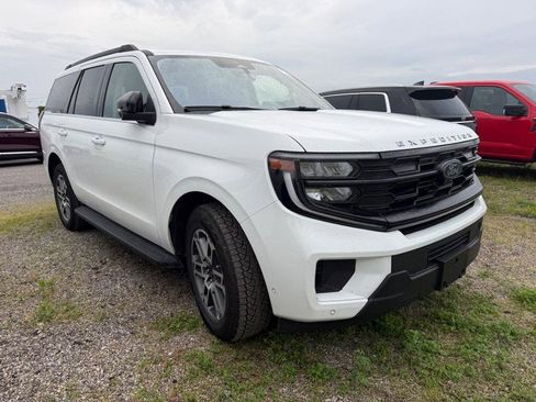 Used 2025 Ford Expedition Active AWD/4WD image 5