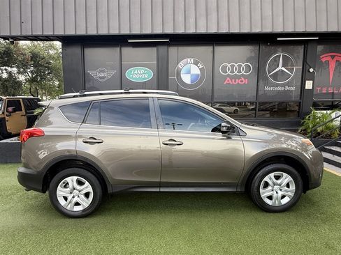 Used 2015 Toyota RAV4 LE AWD/4WD image 8
