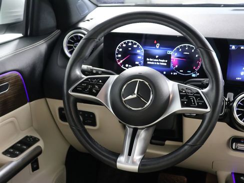 Used 2024 Mercedes-Benz GLA 250 4MATIC w/ Winter Heating Package image 11