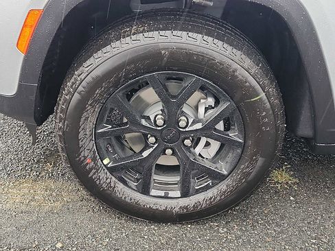 New 2025 Jeep Grand Cherokee 4WD image 5