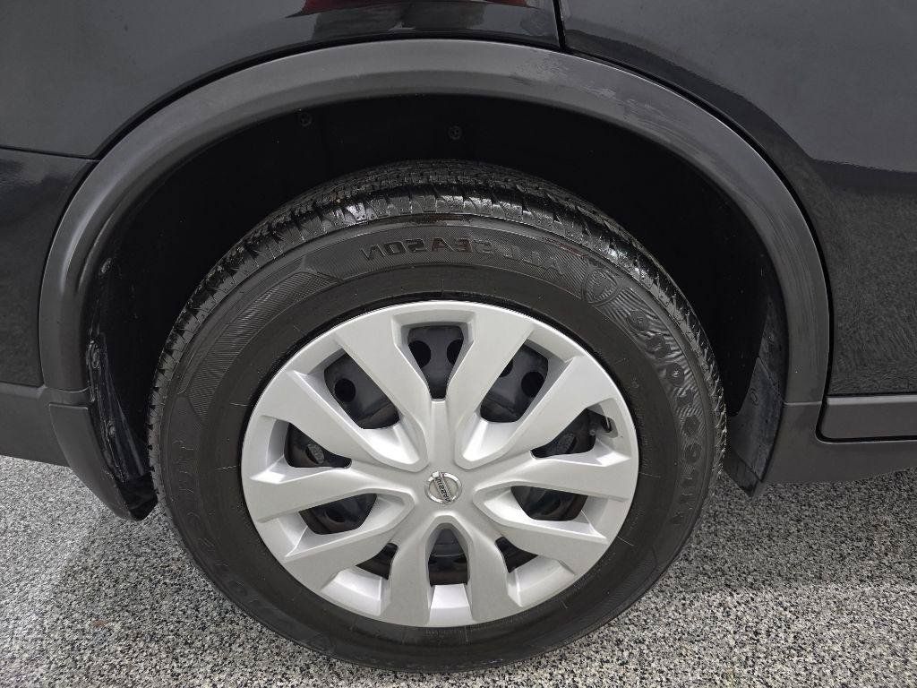 Used 2020 Nissan Rogue S FWD image 35