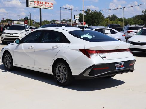 Used 2024 Hyundai Elantra SEL FWD image 7