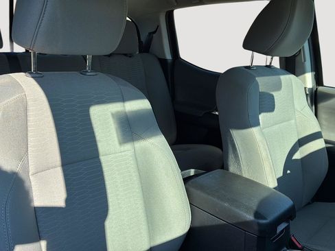 Used 2019 Toyota Tacoma SR5 AWD/4WD image 14