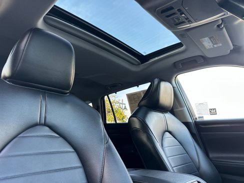 Used 2023 Toyota Highlander XLE image 19
