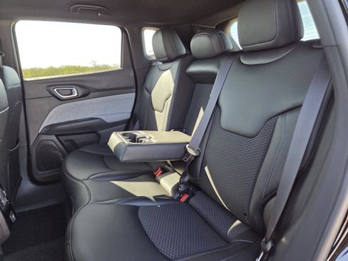 New 2026 Jeep Compass Latitude image 21