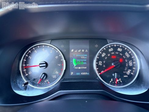 Used 2022 Toyota RAV4 LE w/ Carpet Mat Package (TMS) image 16