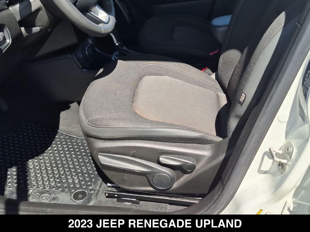 Used 2023 Jeep Renegade Latitude AWD/4WD image 15