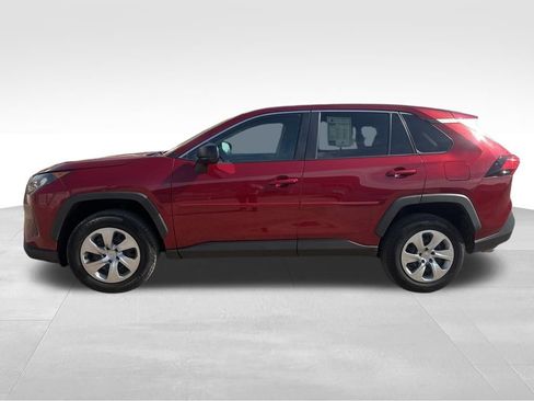 Used 2022 Toyota RAV4 LE AWD/4WD image 3