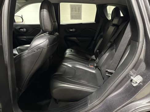 Used 2020 Jeep Cherokee Latitude Plus image 22