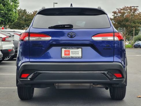Used 2024 Toyota Corolla Cross AWD Hybrid w/ Moonroof Package image 5
