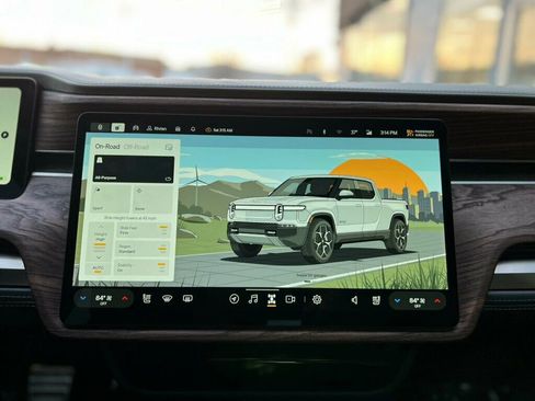 Used 2024 Rivian R1T Adventure image 25