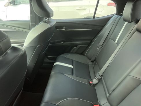 Used 2025 Toyota Camry SE image 11