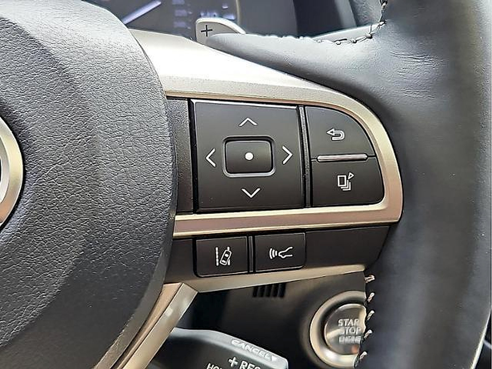 Used 2020 Lexus RX 350L Premium w/ Premium Package AWD/4WD image 23
