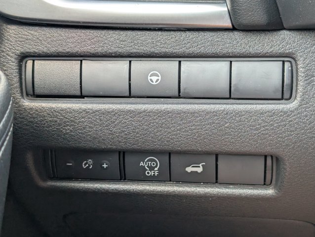Used 2025 Nissan Rogue SV AWD/4WD image 22