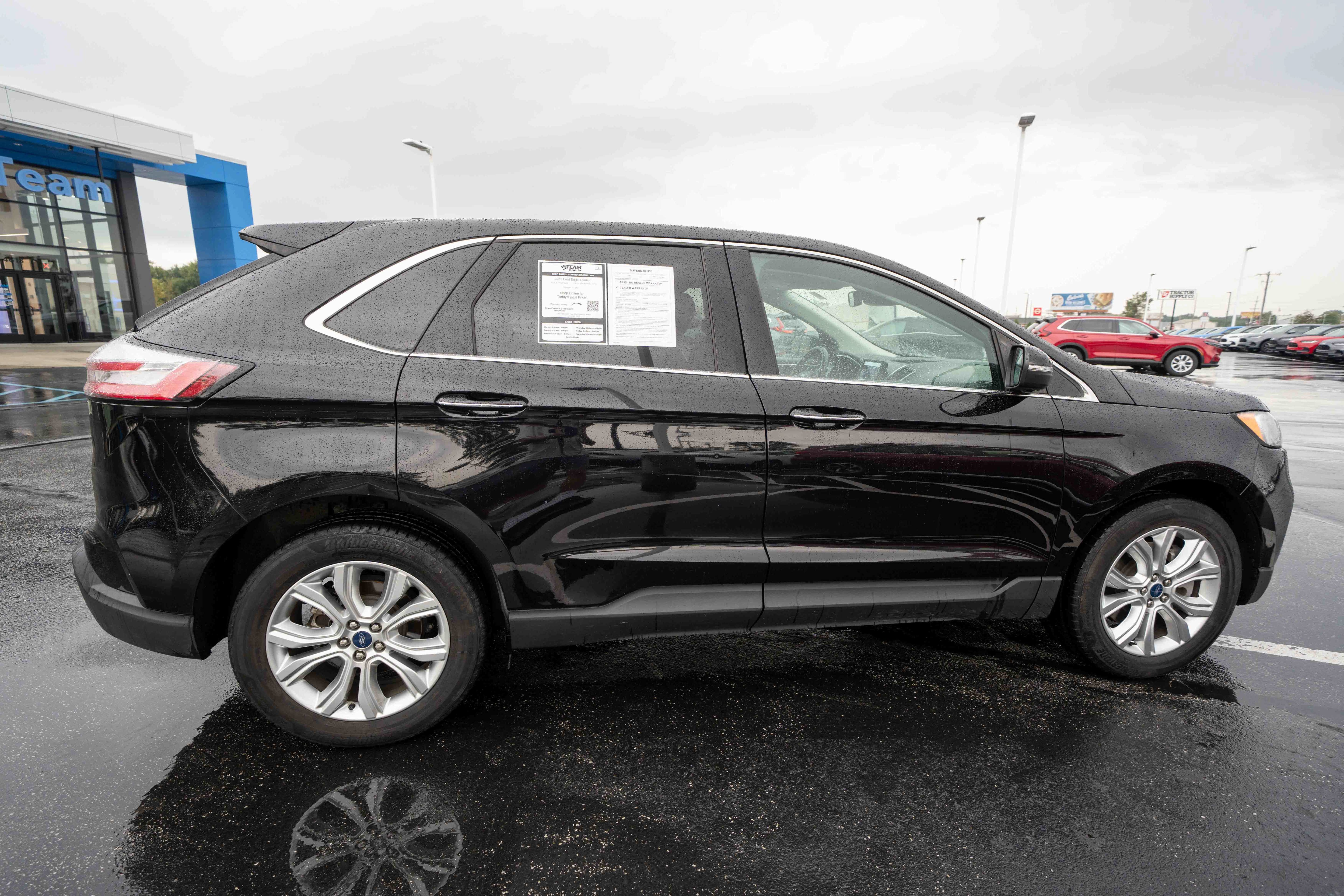Used 2021 Ford Edge Titanium FWD image 6