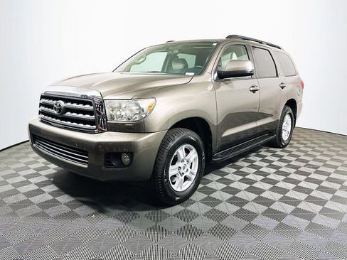 Used 2016 Toyota Sequoia SR5 image 4
