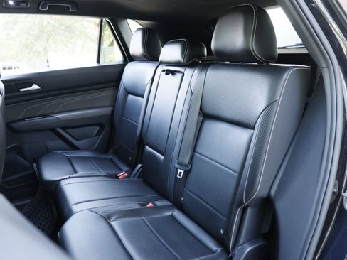 Used 2023 Volkswagen Atlas Cross Sport SE FWD image 28