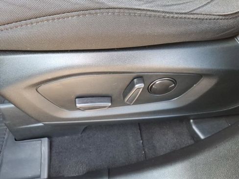 Used 2023 Ford Explorer XLT AWD/4WD image 25