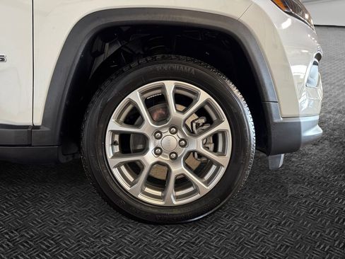 Used 2024 Jeep Compass Latitude AWD/4WD image 11