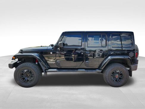 Used 2013 Jeep Wrangler Unlimited Sahara AWD/4WD image 4