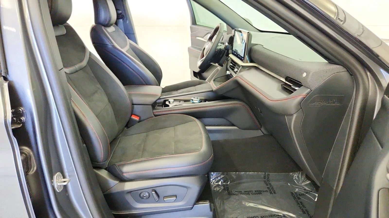 Used 2025 Ford Explorer ST w/ Sun And Sound Package RWD image 31