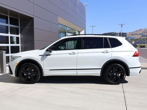 Used 2024 Volkswagen Tiguan SE R-Line AWD/4WD image 9