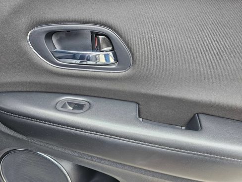 Used 2018 Honda HR-V EX image 14