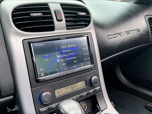 Used 2006 Chevrolet Corvette Coupe w/ Roof Package image 13