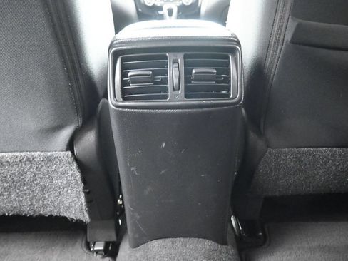 Used 2019 Nissan Rogue Sport SV AWD/4WD image 34
