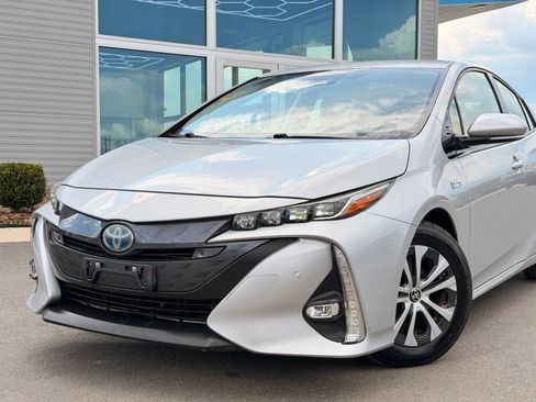 Used 2020 Toyota Prius Prime Limited FWD image 4