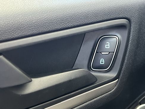 Used 2022 Ford Escape SE image 33