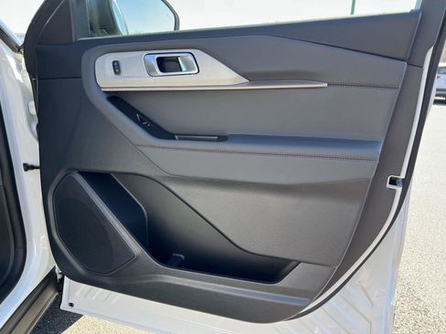 New 2025 Ford Explorer Active w/ Active Comfort Package image 16