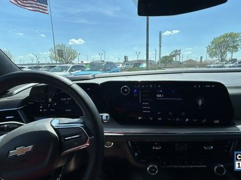 Used 2025 Chevrolet Tahoe LT image 3