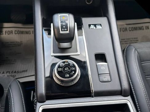 Used 2025 Mitsubishi Outlander SE AWD/4WD image 33