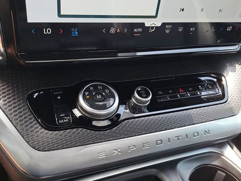 New 2025 Ford Expedition Platinum w/ Stealth Performance Package image 33