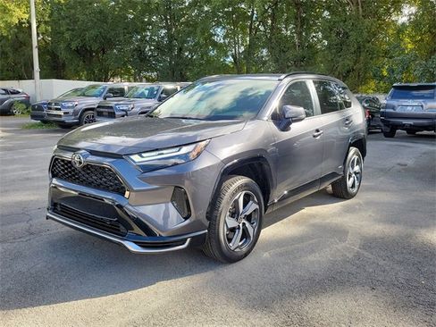 Used 2025 Toyota RAV4 SE image 2