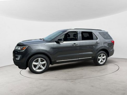 Used 2016 Ford Explorer XLT w/ Equipment Group 202A AWD/4WD image 3
