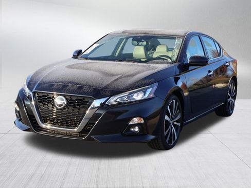 Used 2020 Nissan Altima 2.5 Platinum image 3