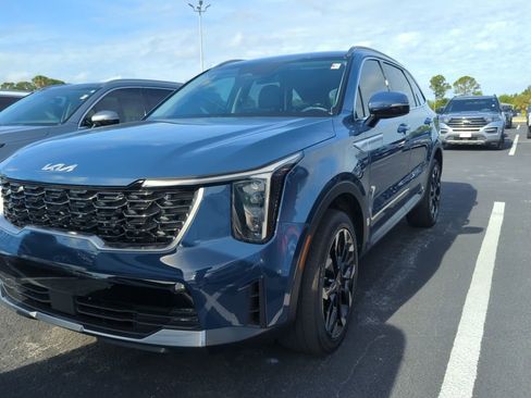 Certified 2025 Kia Sorento EX image 3