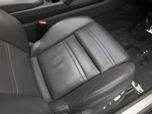 Used 2019 Porsche Cayenne image 38