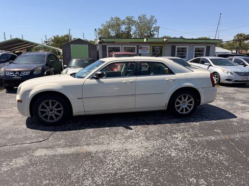 Used 2008 Chrysler 300 Touring RWD image 7