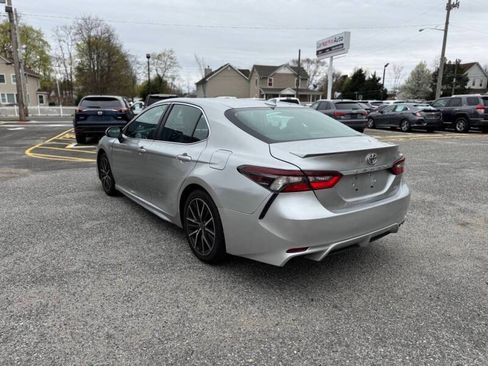 Used 2021 Toyota Camry SE image 5