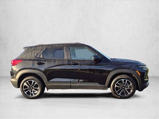Used 2025 Chevrolet TrailBlazer LT FWD image 4